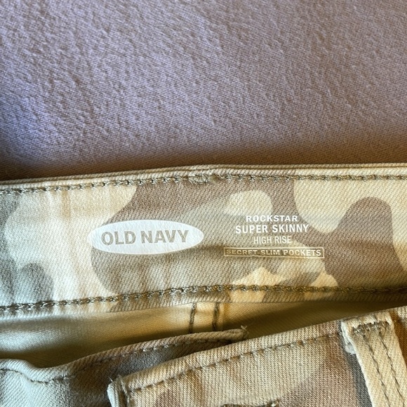Old Navy Women's Skinny Jeans - Beige Camouflage - Picture 3 of 5